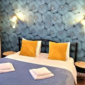 Brand New Iris With Private Bathroom And Balcony Guest house